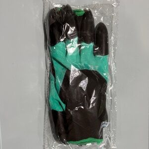 Green and Black Gardening Gloves with claws